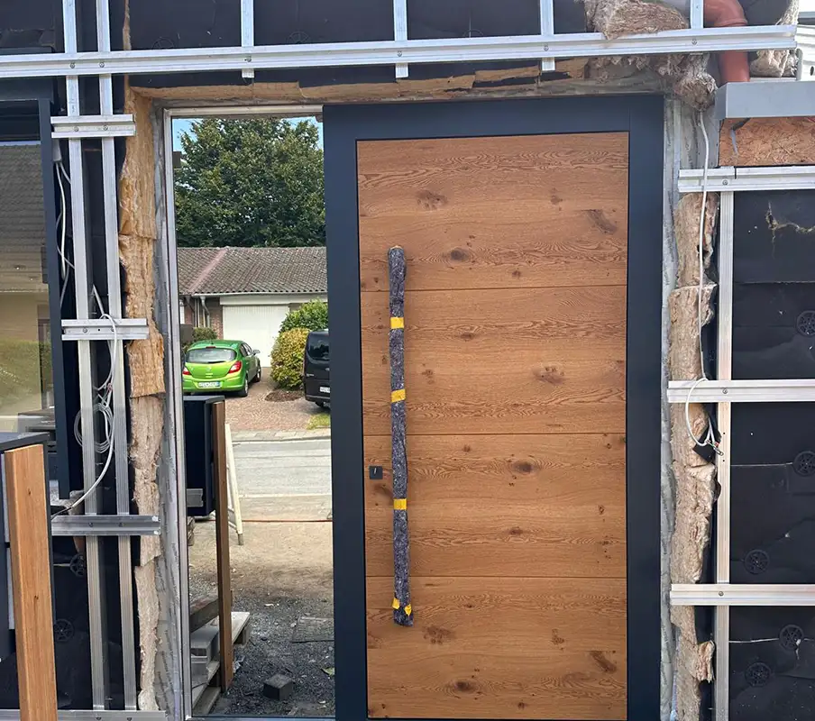 Sandwichtür im Aufbau